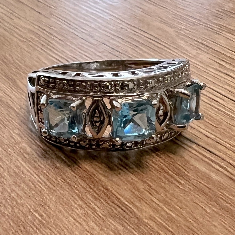 Silver and aquamarine ring size 7